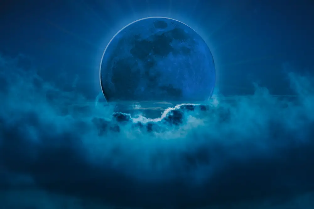 深蓝月色云海夜景壁纸