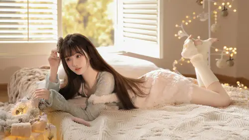 3840x2160 Desktop Wallpaper - 温馨居家少女写真