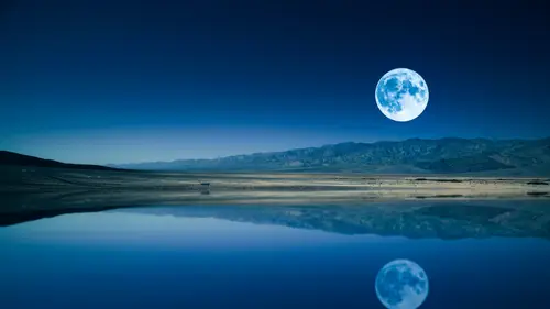 7680x4320 Desktop 自然风景 Wallpaper - 深蓝夜空满月倒影