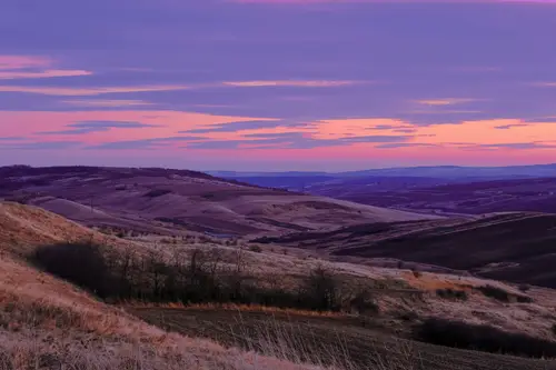 6153x4102 Desktop 自然风景 Wallpaper - 黄昏时分起伏丘陵 粉紫色晚霞铺满天际