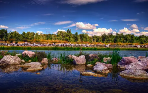 3840x2400 Desktop 自然风景 Wallpaper - 静谧湖畔碎石景观